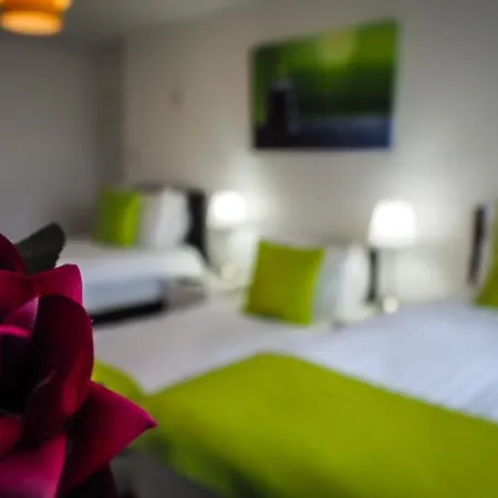 Ur Pad - 4 Bedrooms - 4 Bathrooms - Somerset House Birmingham